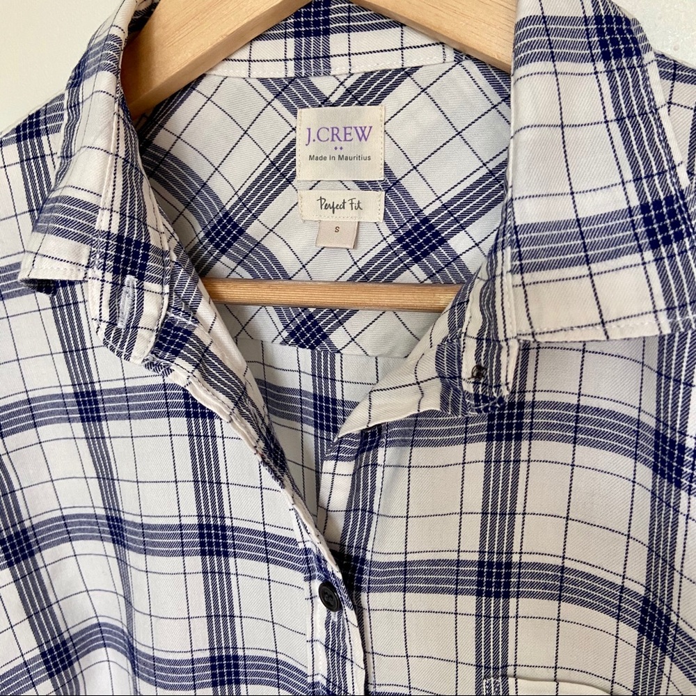 🌿J.Crew button down - Picture 8 of 8